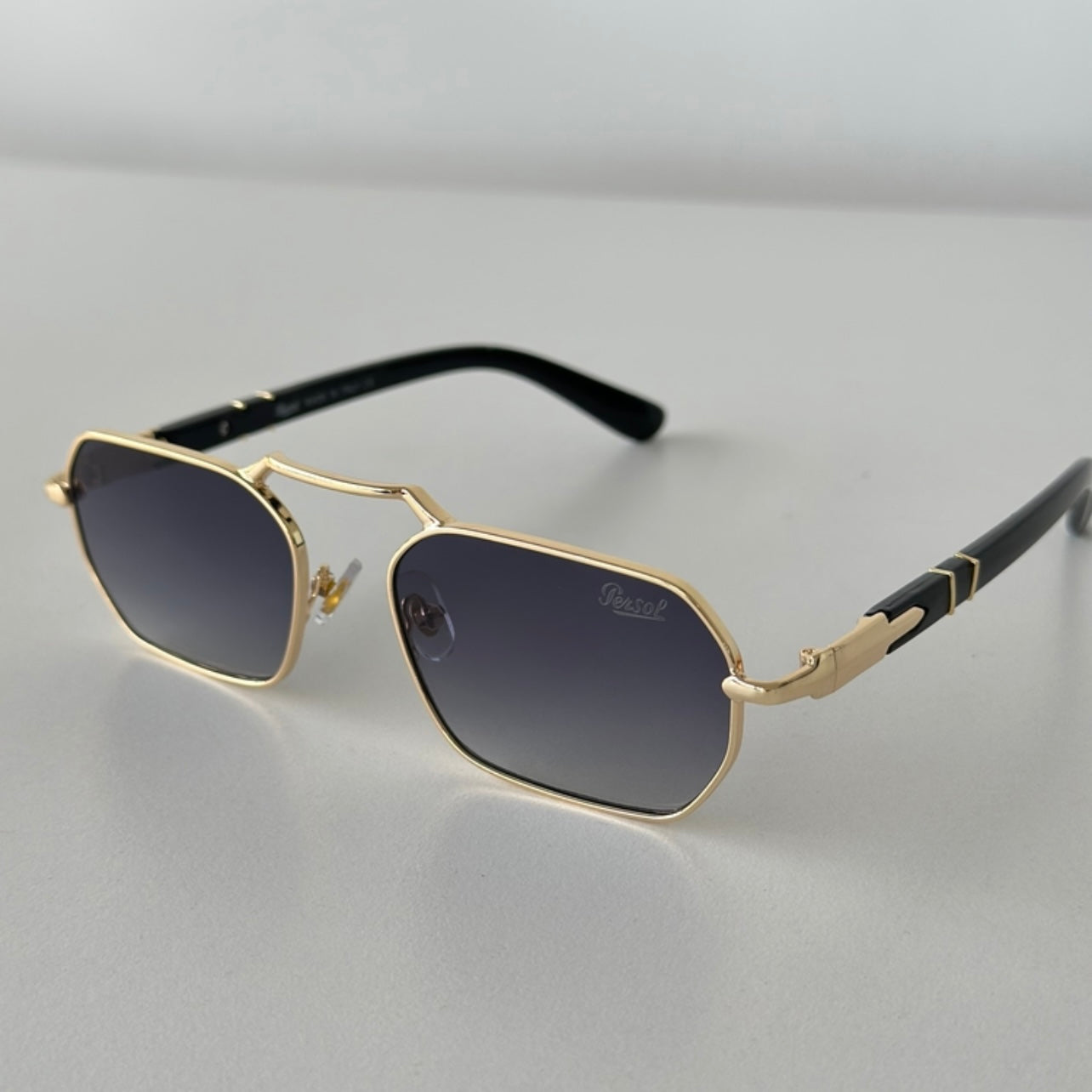 Persol 1020S 515/31 57 Eşref Tek – UV400 Tek Renkli Mavi Camlı Geometrik Metal Güneş Gözlüğü