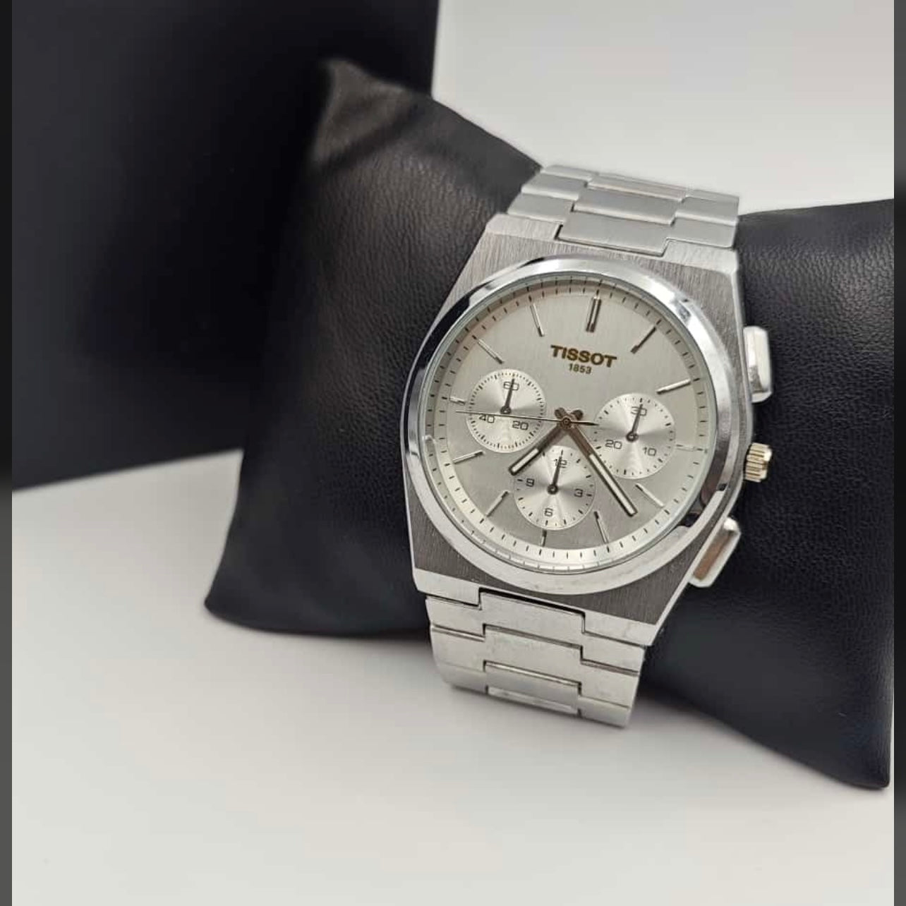 Tissot İsviçre Kronograf Saat – Şık ve Dayanıklı Paslanmaz Çelik Tasarım
