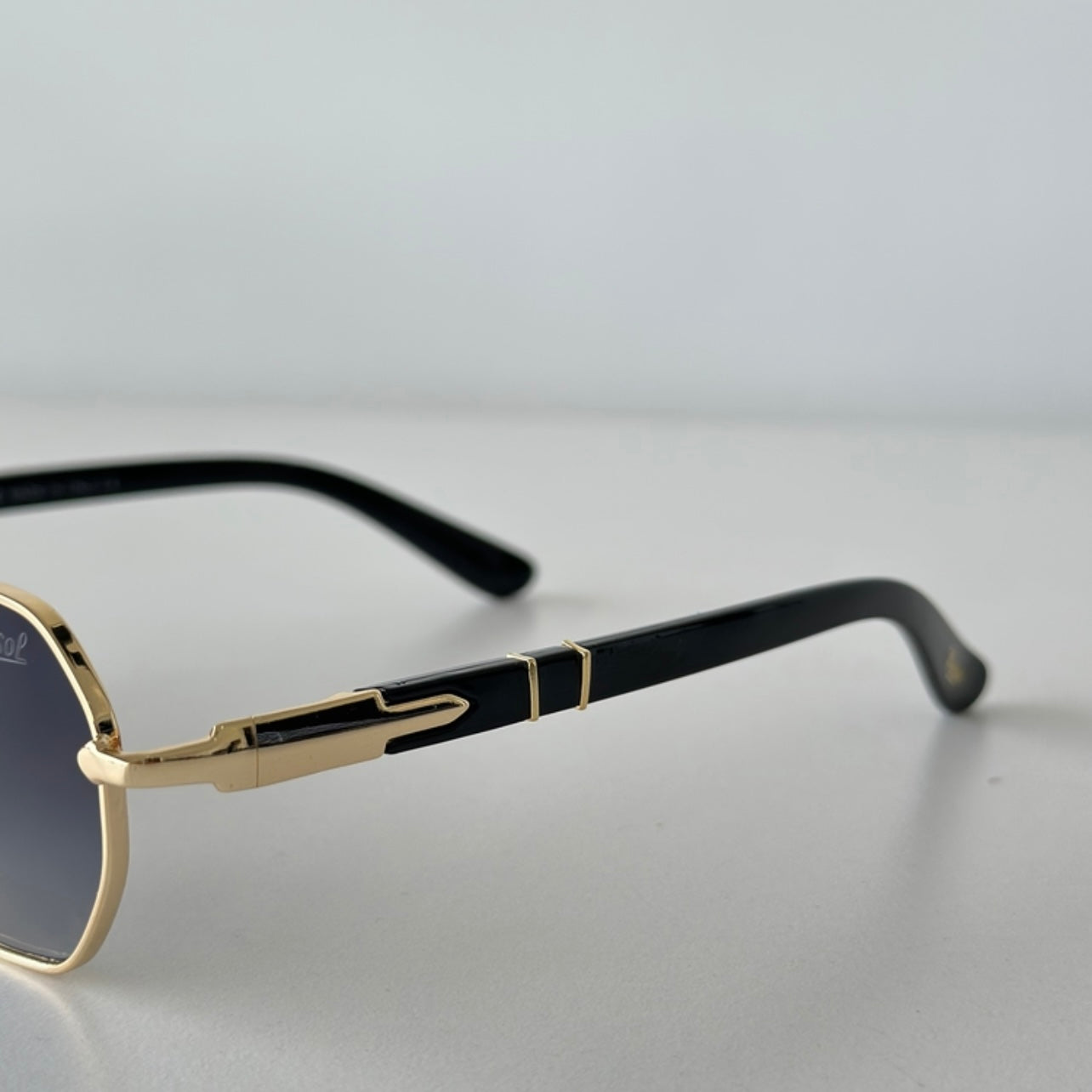 Persol 1020S 515/31 57 Eşref Tek – UV400 Tek Renkli Mavi Camlı Geometrik Metal Güneş Gözlüğü