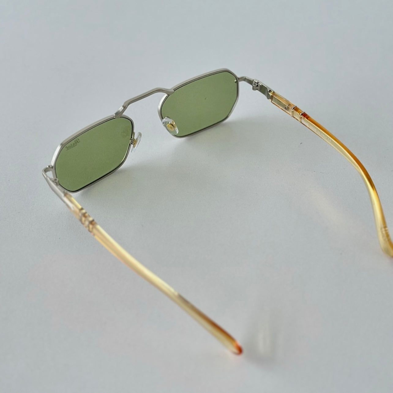 Persol 1020S 515/31 57 Eşref Tek – UV400 Tek Renkli Yeşil Camlı Geometrik Metal Güneş Gözlüğü