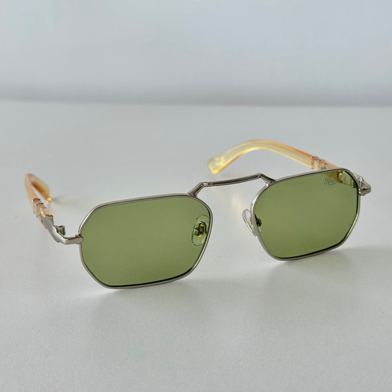Persol 1020S 515/31 57 Eşref Tek – UV400 Tek Renkli Yeşil Camlı Geometrik Metal Güneş Gözlüğü
