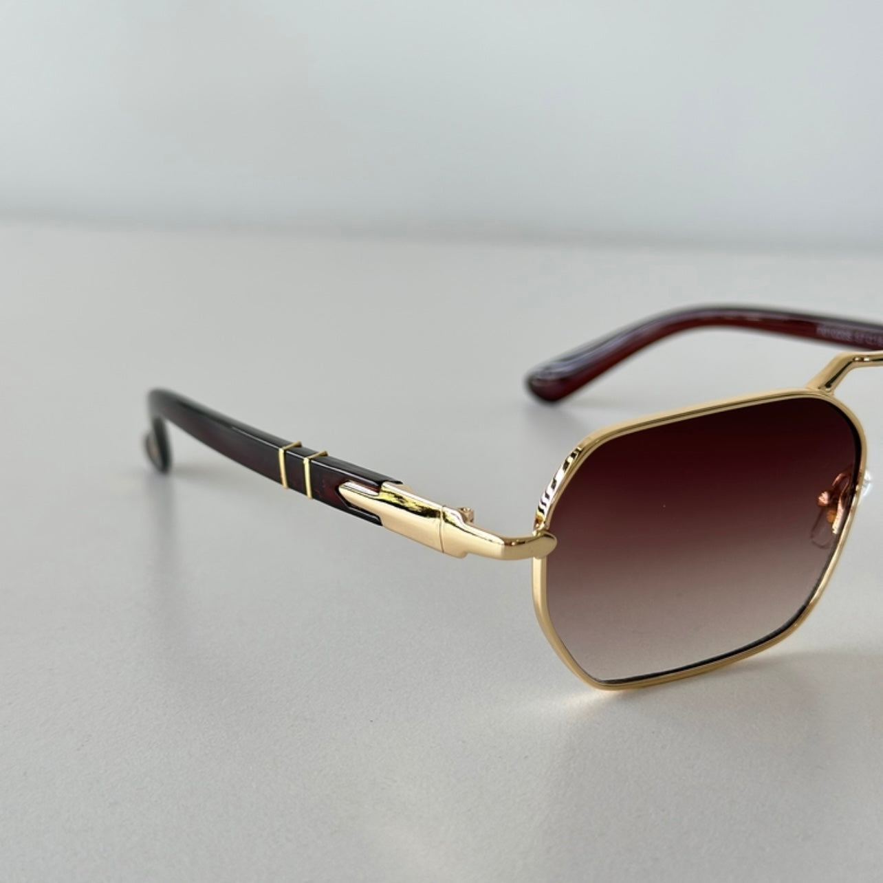 Persol 1020S 515/31 57 Eşref Tek – UV400 Tek Renkli Kahve Camlı Geometrik Metal Güneş Gözlüğü